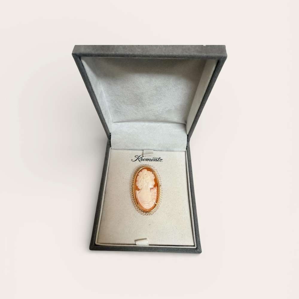 Vintage krementz Gold filled shell Cameo pendant/Brooch